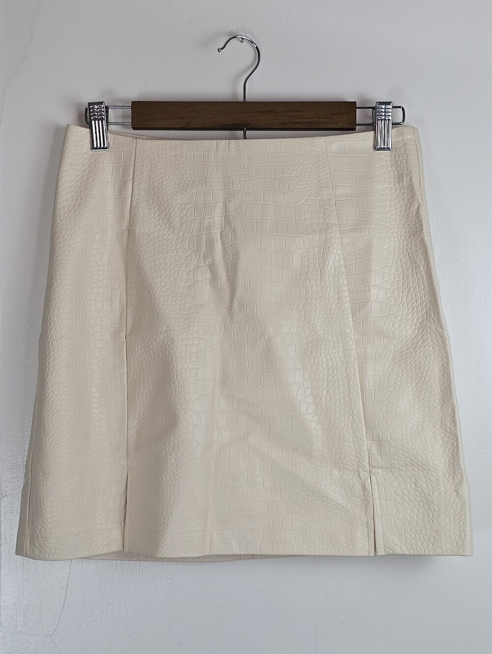 Miami for Francesca's Ivory Vegan Leather Snakeskin Mini Skirt NEW M